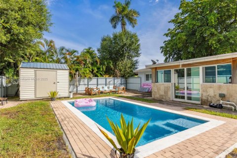 House in Fort Lauderdale, Florida 3 bedrooms, 115.38 sq.m. № 2013228 - photo 19