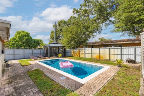 House in Fort Lauderdale, Florida 3 bedrooms, 115.38 sq.m. № 2013228 - photo 20