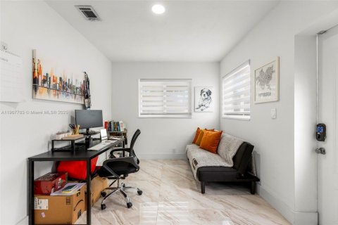 House in Fort Lauderdale, Florida 3 bedrooms, 115.38 sq.m. № 2013228 - photo 14