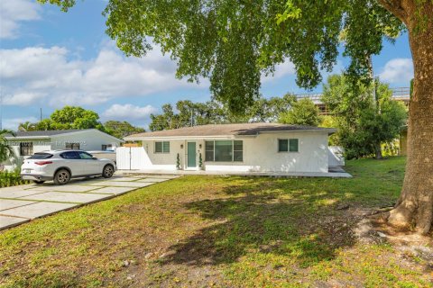 House in Fort Lauderdale, Florida 3 bedrooms, 115.38 sq.m. № 2013228 - photo 23