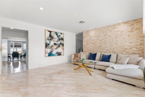 House in Fort Lauderdale, Florida 3 bedrooms, 115.38 sq.m. № 2013228 - photo 3