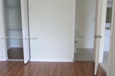 Condominio en venta en Miami, Florida, 1 dormitorio, 73.95 m2 № 1937348 - foto 12