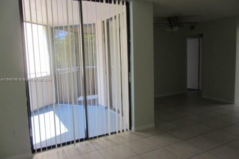 Condominio en venta en Miami, Florida, 1 dormitorio, 73.95 m2 № 1937348 - foto 8