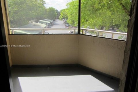 Condominio en venta en Miami, Florida, 1 dormitorio, 73.95 m2 № 1937348 - foto 17