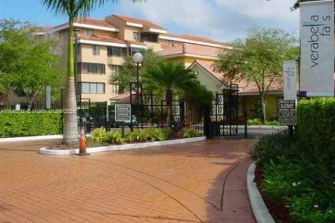 Condominio en venta en Miami, Florida, 1 dormitorio, 73.95 m2 № 1937348 - foto 2