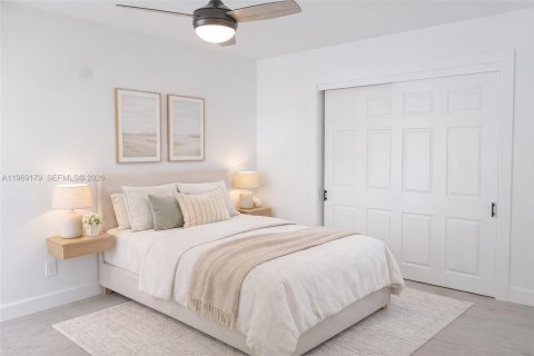 House in Oakland Park, Florida 5 bedrooms, 155.05 sq.m. № 2029906 - photo 12