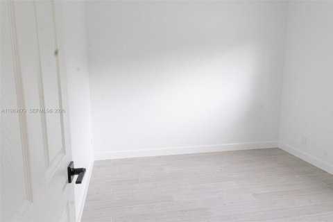 House in Oakland Park, Florida 5 bedrooms, 155.05 sq.m. № 2029906 - photo 6