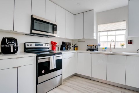 Casa en venta en Oakland Park, Florida, 3 dormitorios, 109.44 m2 № 2019850 - foto 8