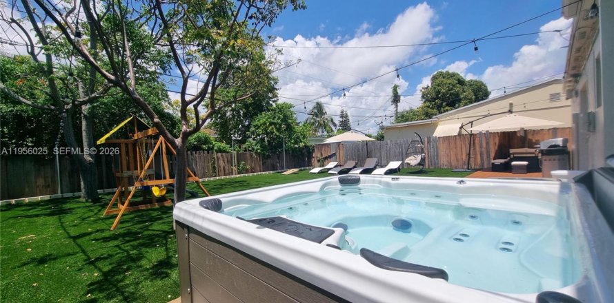 Casa en Oakland Park, Florida 3 dormitorios, 109.44 m2 № 2019850