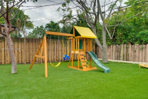 Casa en venta en Oakland Park, Florida, 3 dormitorios, 109.44 m2 № 2019850 - foto 21