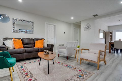 Casa en venta en Oakland Park, Florida, 3 dormitorios, 109.44 m2 № 2019850 - foto 3