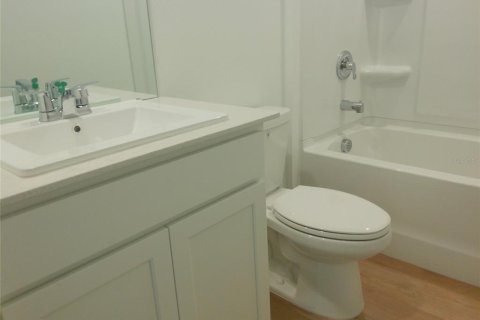 Villa ou maison à louer à Winter Haven, Floride: 4 chambres, 174.66 m2 № 2381099 - photo 4