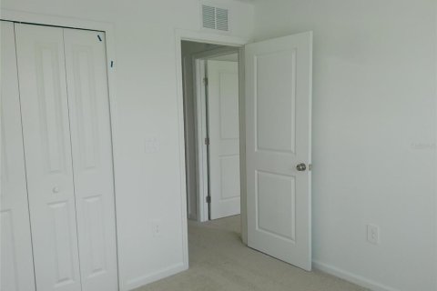 Villa ou maison à louer à Winter Haven, Floride: 4 chambres, 174.66 m2 № 2381099 - photo 2
