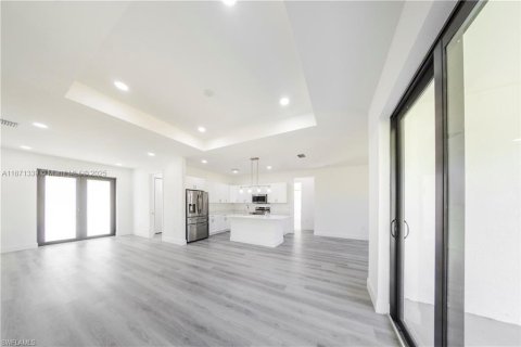 House in Lehigh Acres, Florida 3 bedrooms № 1979540 - photo 5