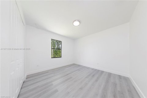 House in Lehigh Acres, Florida 3 bedrooms № 1979540 - photo 14