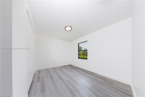 House in Lehigh Acres, Florida 3 bedrooms № 1979540 - photo 15