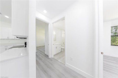 House in Lehigh Acres, Florida 3 bedrooms № 1979540 - photo 10