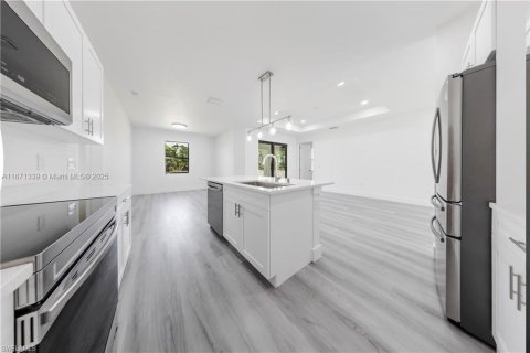 House in Lehigh Acres, Florida 3 bedrooms № 1979540 - photo 9