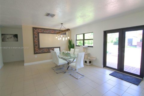 Купить виллу или дом в Хомстед, Флорида 3 спальни, 196.49м2, № 1871704 - фото 11