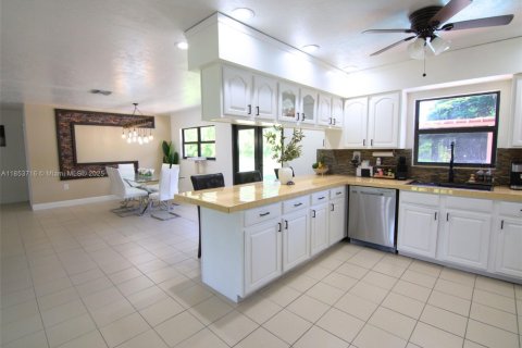 Купить виллу или дом в Хомстед, Флорида 3 спальни, 196.49м2, № 1871704 - фото 14