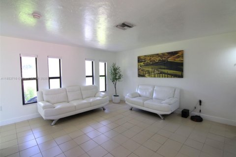 Купить виллу или дом в Хомстед, Флорида 3 спальни, 196.49м2, № 1871704 - фото 9