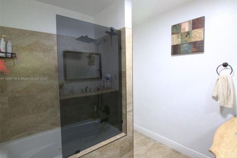 Купить виллу или дом в Хомстед, Флорида 3 спальни, 196.49м2, № 1871704 - фото 17