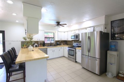 Купить виллу или дом в Хомстед, Флорида 3 спальни, 196.49м2, № 1871704 - фото 13