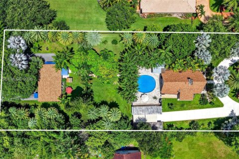 Casa en venta en Davie, Florida, 5 dormitorios, 291.34 m2 № 2176446 - foto 3