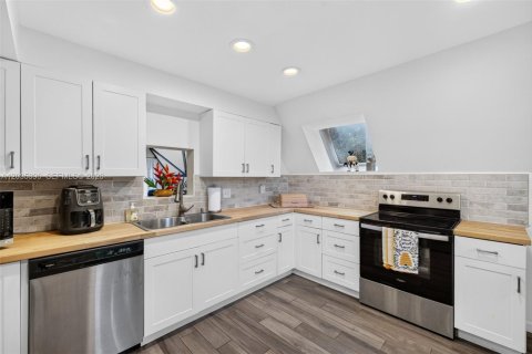 Casa en venta en Davie, Florida, 5 dormitorios, 291.34 m2 № 2176446 - foto 12