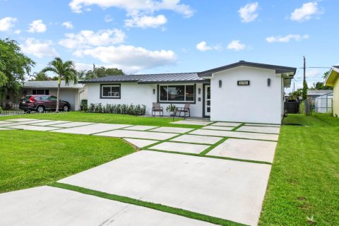 Casa en venta en Pembroke Pines, Florida, 3 dormitorios, 156.91 m2 № 1801094 - foto 3