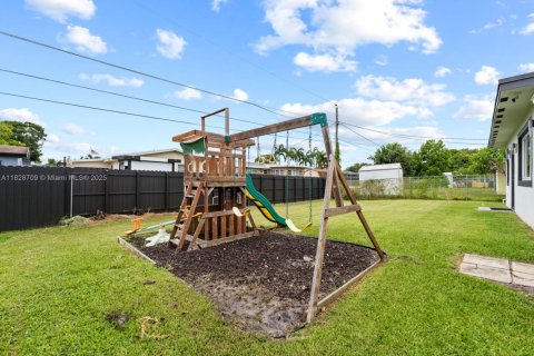 Casa en venta en Pembroke Pines, Florida, 3 dormitorios, 156.91 m2 № 1801094 - foto 30