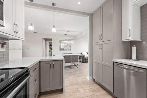 Casa en venta en Pembroke Pines, Florida, 3 dormitorios, 156.91 m2 № 1801094 - foto 18