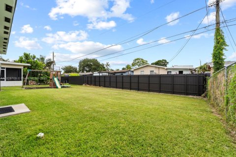 Casa en venta en Pembroke Pines, Florida, 3 dormitorios, 156.91 m2 № 1801094 - foto 29