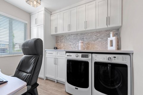 Casa en venta en Pembroke Pines, Florida, 3 dormitorios, 156.91 m2 № 1801094 - foto 27