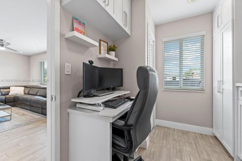 Casa en venta en Pembroke Pines, Florida, 3 dormitorios, 156.91 m2 № 1801094 - foto 28