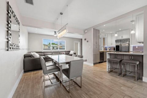 Casa en venta en Pembroke Pines, Florida, 3 dormitorios, 156.91 m2 № 1801094 - foto 12