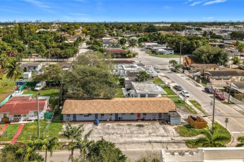 Casa en alquiler en Opa-locka, Florida, 1 dormitorio, 278.8 m2 № 1991791 - foto 6