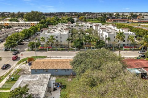 Casa en alquiler en Opa-locka, Florida, 1 dormitorio, 278.8 m2 № 1991791 - foto 22