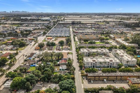 Casa en alquiler en Opa-locka, Florida, 1 dormitorio, 278.8 m2 № 1991791 - foto 28