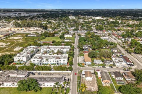 Casa en alquiler en Opa-locka, Florida, 1 dormitorio, 278.8 m2 № 1991791 - foto 29