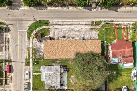 Casa en alquiler en Opa-locka, Florida, 1 dormitorio, 278.8 m2 № 1991791 - foto 25
