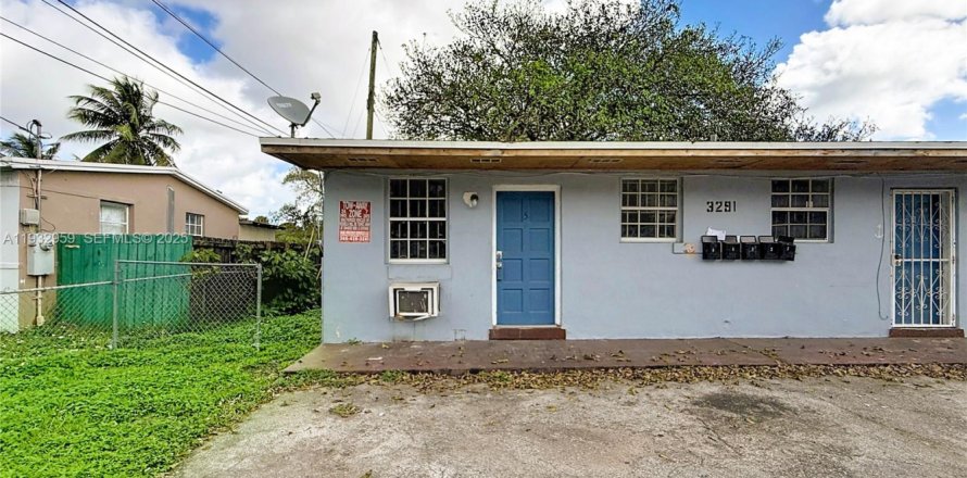 Casa en Opa-locka, Florida 1 dormitorio, 278.8 m2 № 1991791