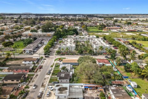 Casa en alquiler en Opa-locka, Florida, 1 dormitorio, 278.8 m2 № 1991791 - foto 24