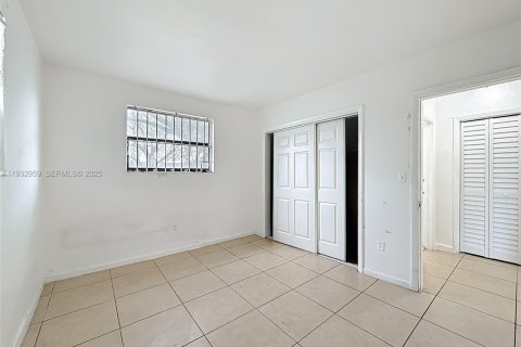 Casa en alquiler en Opa-locka, Florida, 1 dormitorio, 278.8 m2 № 1991791 - foto 16