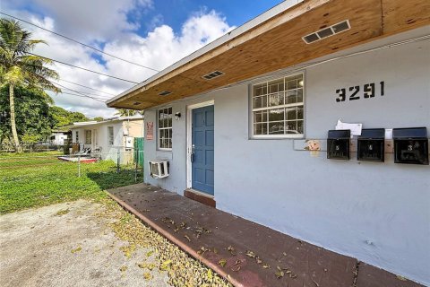 Casa en alquiler en Opa-locka, Florida, 1 dormitorio, 278.8 m2 № 1991791 - foto 2