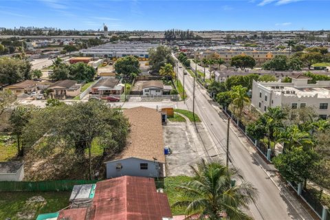 Casa en alquiler en Opa-locka, Florida, 1 dormitorio, 278.8 m2 № 1991791 - foto 23