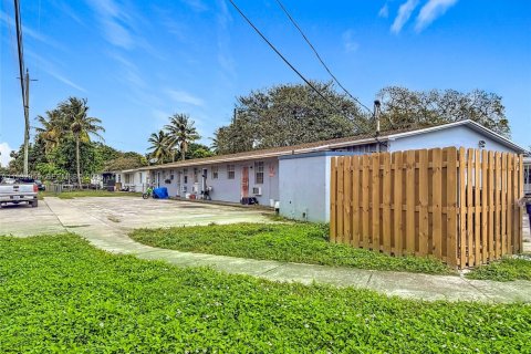 Casa en alquiler en Opa-locka, Florida, 1 dormitorio, 278.8 m2 № 1991791 - foto 7