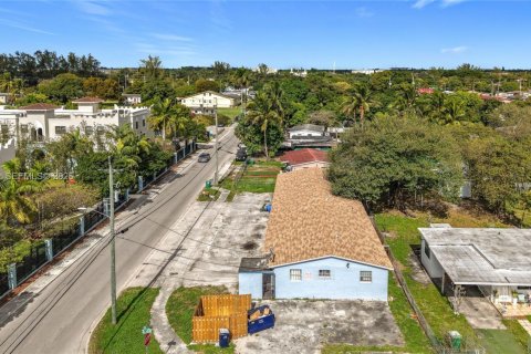 Casa en alquiler en Opa-locka, Florida, 1 dormitorio, 278.8 m2 № 1991791 - foto 21