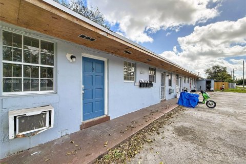 Casa en alquiler en Opa-locka, Florida, 1 dormitorio, 278.8 m2 № 1991791 - foto 3