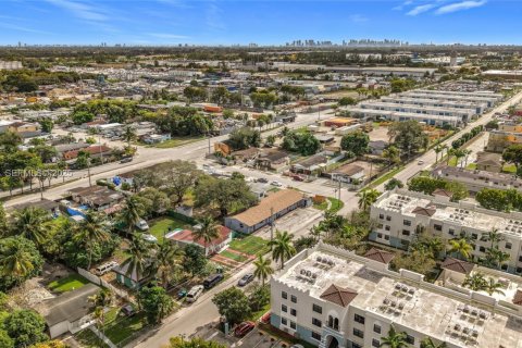 Casa en alquiler en Opa-locka, Florida, 1 dormitorio, 278.8 m2 № 1991791 - foto 5